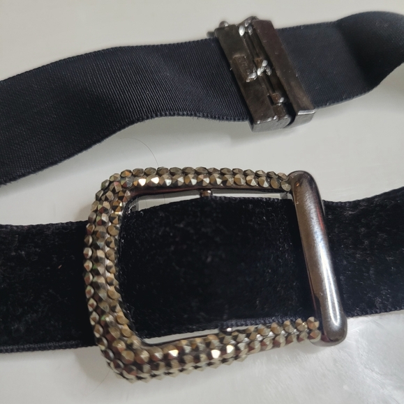 Butler Velvet Choker - Picture 2 of 4